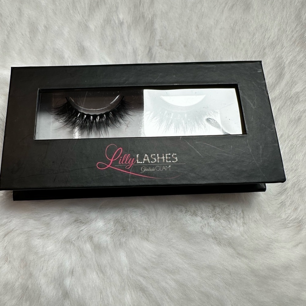 Lilly Lashes Dramatic Black Eyelashes